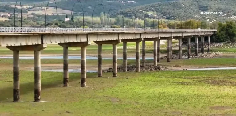 Υποχωρεί επικίνδυνα η στάθμη του νερού στην λίμνη Πολυφύτου
