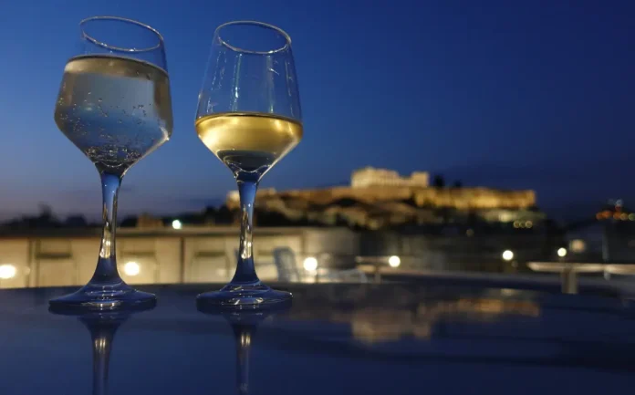 Συναγερμός για Ελληνοποιήσεις Οίνων: Κίνδυνοι και Επιδράσεις στην Αγορά