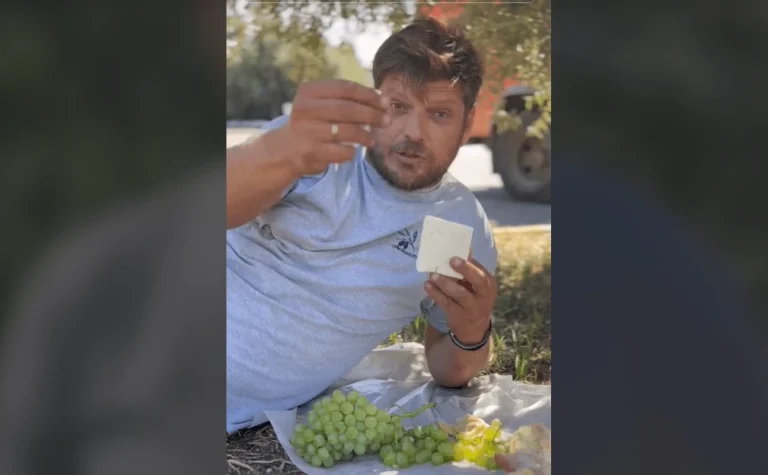 Ο viral αγρότης δίνει συμβουλές για το πώς τρώγεται το σταφύλι – «Ρώγα ρώγα μόνο οι ερωτευμένοι»