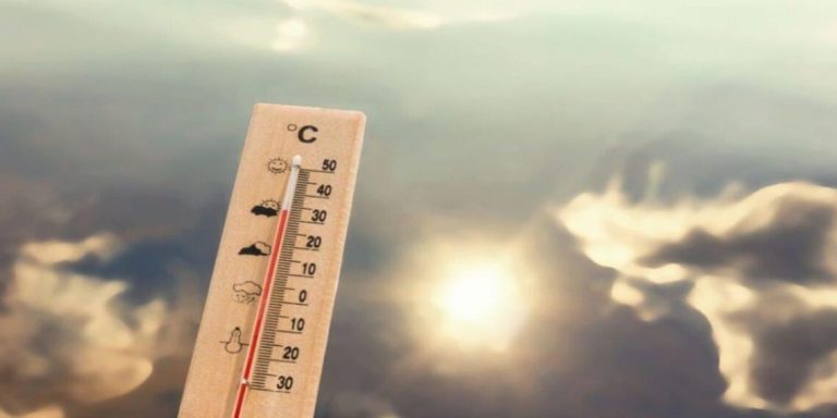 Καιρός: Κορυφώνεται ο καύσωνας αύριο, ακολουθούν μπόρες και βοριάδες 