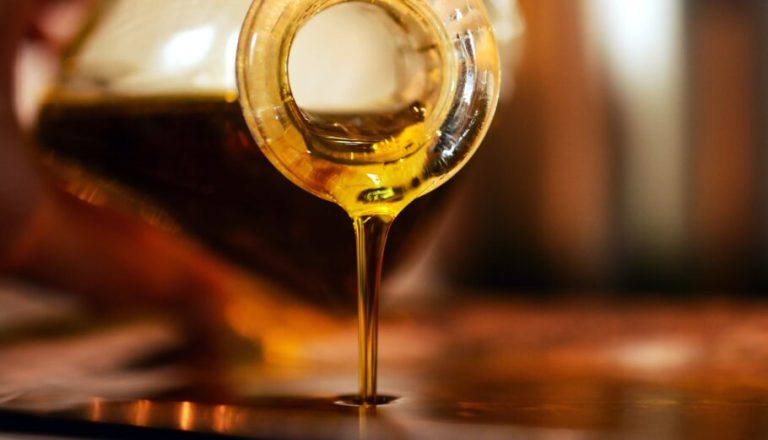 Κατάρρευση Τιμών του Πυρηνελαίου στην Πελοπόννησο: Νέες Προκλήσεις για τους Παραγωγούς