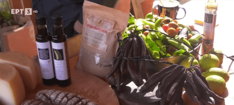 Ο Αγρότης που Αναγέννησε το Μονοφάτσι με 10.000 Δέντρα Χαρουπιάς (ΒΙΝΤΕΟ)