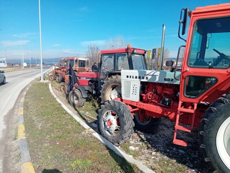 Αγροτικό μπλόκο στα Τρίκαλα: Οι παραγωγοί ενώνουν τις δυνάμεις τους