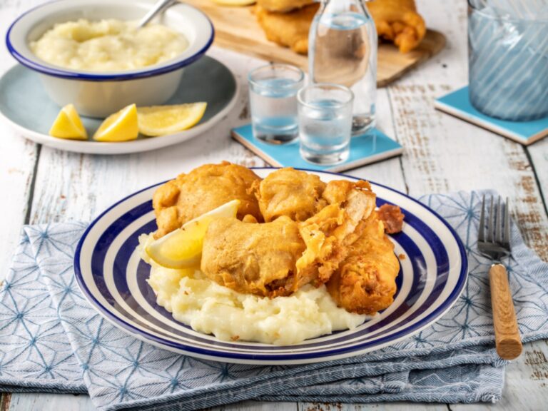 Γιατί τρώμε μπακαλιάρο με σκορδαλιά την 25η Μαρτίου; – Η ιστορία πίσω από το έθιμο