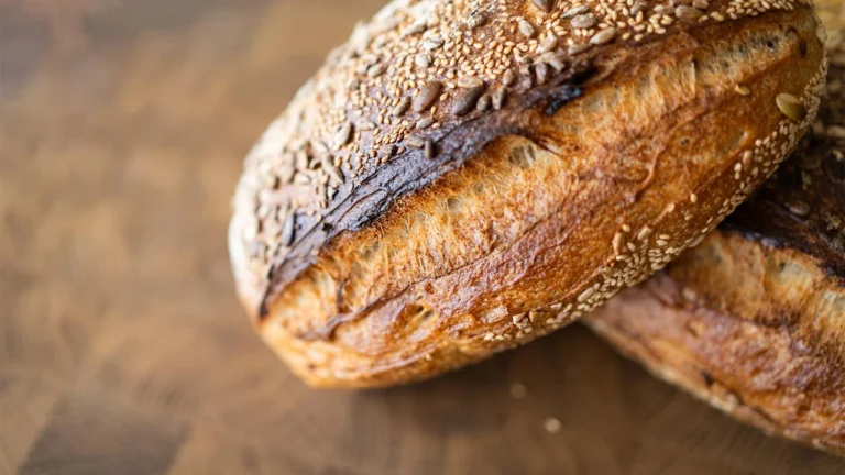 Έρχονται νέες ανατιμήσεις στο ψωμί – Γιατί μειώνεται συνεχώς η κατανάλωση