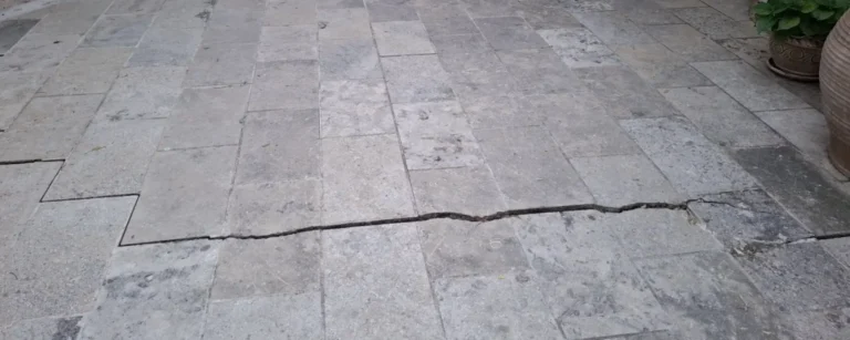 Ηράκλειο: Ανησυχία για δύο μεγάλες ρωγμές στο έδαφος στις Βούτες