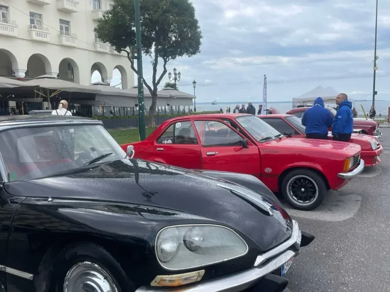 Θεσσαλονίκη: Γέμισε με αυτοκίνητα αντίκες η Αριστοτέλους πριν το 24ο Ράλι Λιμνών 