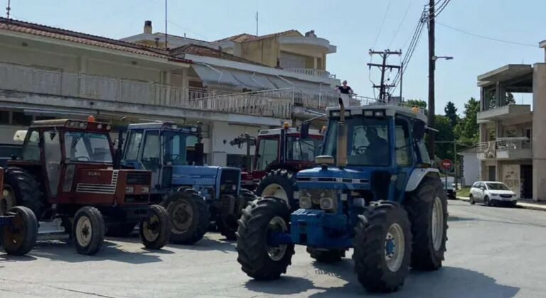 Μεγάλη ανησυχία στους αγρότες για τον ΟΠΕΚΕΠΕ – Κινητοποίηση με κομβόι τρακτέρ στην Επανομή Θεσσαλονίκης (βίντεο)