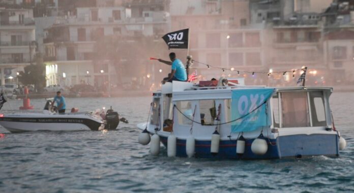 Χιλιάδες πολίτες στον Πόρο κατά της επέκτασης των ιχθυοκαλλιεργειών