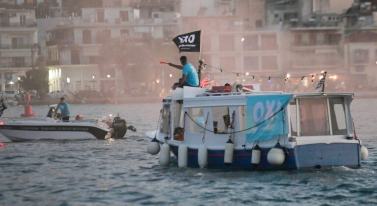 Χιλιάδες πολίτες στον Πόρο κατά της επέκτασης των ιχθυοκαλλιεργειών