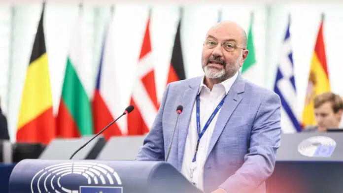 Δραματική Έκκληση Αρναούτογλου στην Κομισιόν: «Βοηθήστε τους Έλληνες Κτηνοτρόφους, η Κυβέρνηση τους Άφησε στο Χείλος του Γκρεμού»