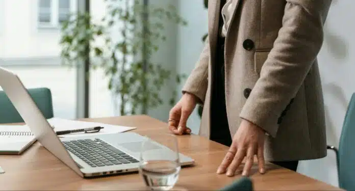 Τελευταία Ευκαιρία για Επιχειρήσεις: Εκπνέει στις 6 Οκτωβρίου η Προθεσμία για την Επιχορηγούμενη Πρόσληψη 7.000 Ανέργων