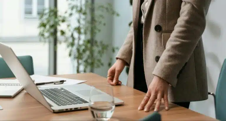 Τελευταία Ευκαιρία για Επιχειρήσεις: Εκπνέει στις 6 Οκτωβρίου η Προθεσμία για την Επιχορηγούμενη Πρόσληψη 7.000 Ανέργων