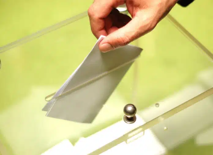 Δημοσκόπηση στη Δυτική Ελλάδα: Πρώτο κόμμα παραμένει η Νέα Δημοκρατία, ακολουθεί το ΠΑΣΟΚ