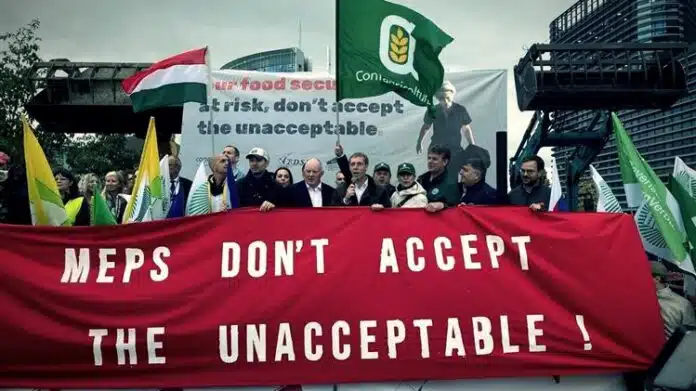 200 αγρότες, 40 τρακτέρ και μια κόκκινη γραμμή απέναντι στην Κομισιόν