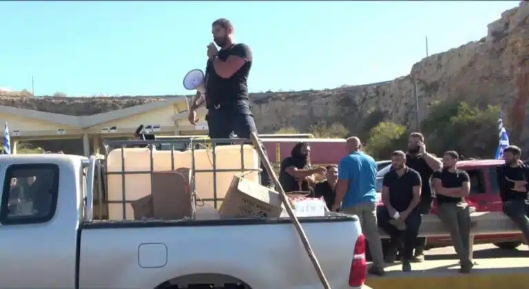 «Βράζει» η Κρήτη: Μπλόκα Διαρκείας 10 Ημερών σε Όλο το Νησί – Οι Αγρότες Ζητούν Συνάντηση Απευθείας με Μητσοτάκη & Χατζηδάκη