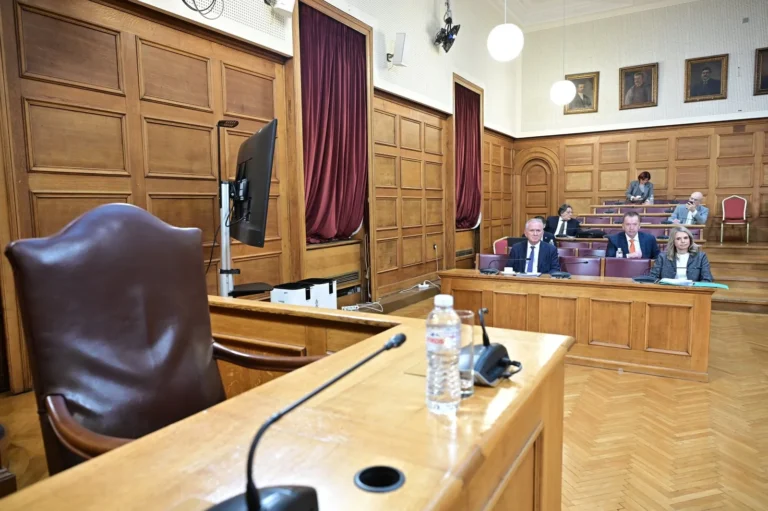 «Τελεσίγραφο» στον «Φραπέ»: Νέα Κλήση Ξυλούρη στην Εξεταστική για τον ΟΠΕΚΕΠΕ – Στο Τραπέζι η Βίαιη Προσαγωγή
