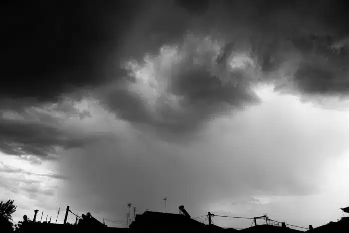 Ραγδαία αλλαγή του καιρού: Πού και πότε αναμένονται βροχές και καταιγίδες