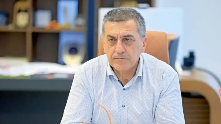 Ανατροπή-«Βόμβα» για την Ευλογιά: Η Κομισιόν «Ανοίγει Παράθυρο» για Εμβολιασμό χωρίς να Χαθεί η Φέτα – Σκληρά Ερωτήματα Κουρέτα στον Τσιάρα