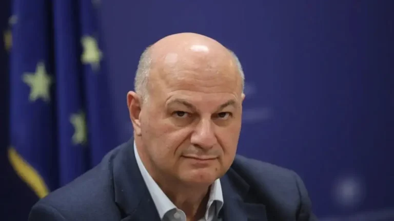 «Βράζει» η Κοινοβουλευτική Ομάδα της ΝΔ: Σκληροί Διάλογοι και Αμφισβήτηση στην Ενημέρωση Τσιάρα για τους Αγρότες