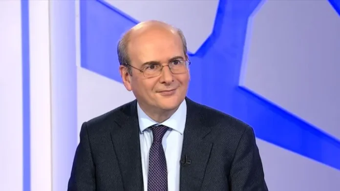 Χατζηδάκης: «Η Ελλάδα Δεν Χάνει Χρήματα» – Η Απάντηση για τη Μειωμένη Προκαταβολή και η Υπόσχεση για τους «Ειλικρινείς Αγρότες»