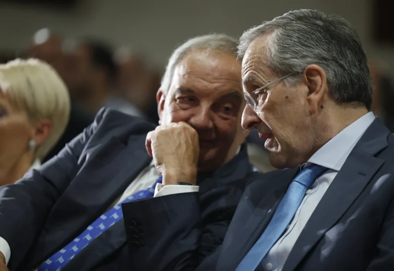 Μέτωπο Καραμανλή – Σαμαρά για τους αγρότες: «Πυρά» κατά της κυβέρνησης – «Δεν είναι όλα επικοινωνία»