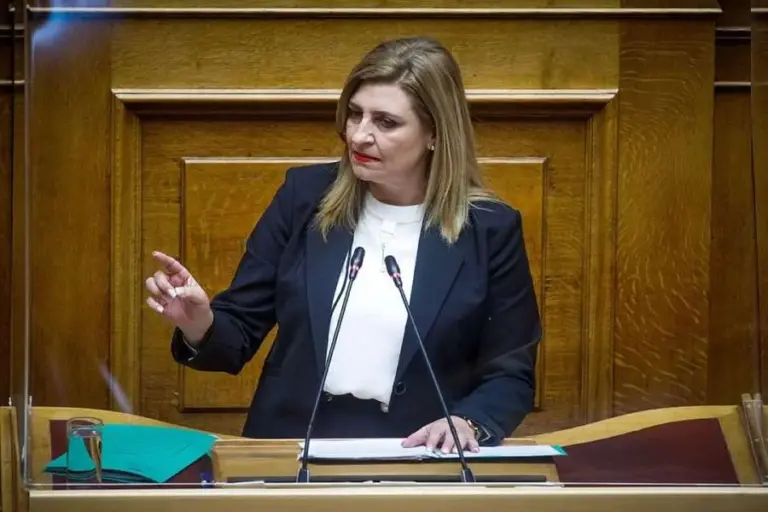 «Φιάσκο» ΕΛΓΑ: Άδειασαν οι Λογαριασμοί 480.000 Αγροτών Πριν την Πληρωμή – Οργή Λιακούλη