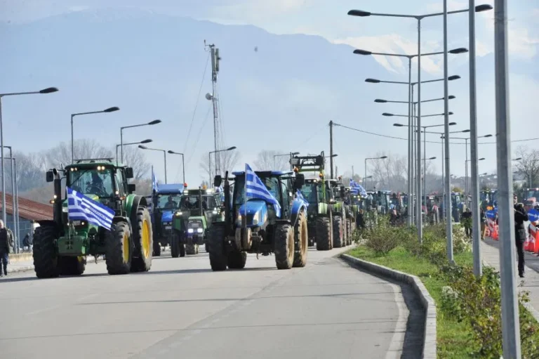 Μπλόκα: «Ελευθέρας» για τα Χριστούγεννα αλλά και «απειλή» για τα Τέμπη – Τι αποφάσισαν οι αγρότες