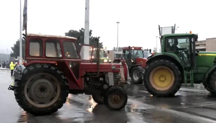 «Πόκερ» με τα Μπλόκα: Ο Μητσοτάκης Καλεί τη Δευτέρα, οι Αγρότες «Παγώνουν» το Ραντεβού – «Δεν Ξέρουμε Τίποτα» λένε οι Εκπρόσωποι