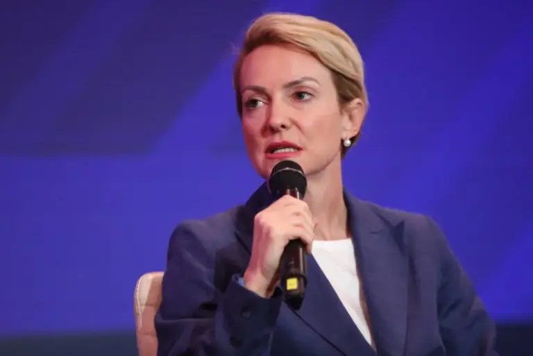 Σδούκου σε Αγρότες: «Παράδοξο να ζητάς χωρίς να συζητάς» – Έρχονται πληρωμές 600 εκατ. ευρώ