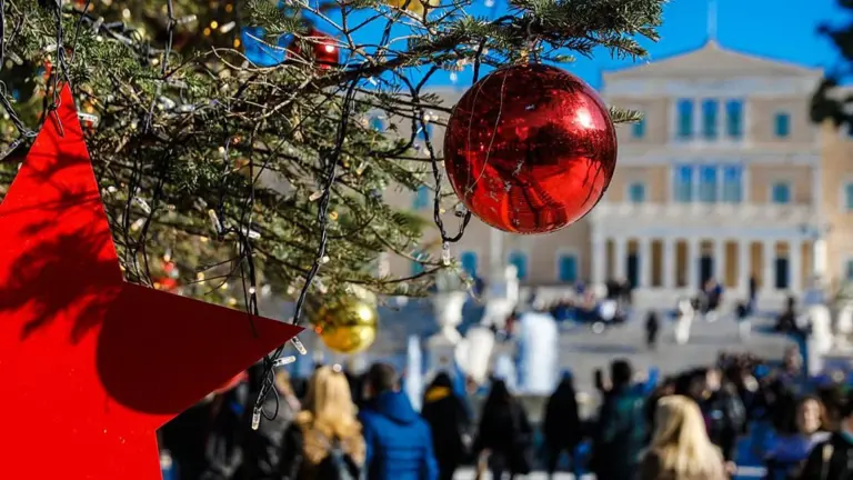 Καιρός: «Βουτιά» με βροχές και καταιγίδες – Πώς θα κάνουμε Χριστούγεννα
