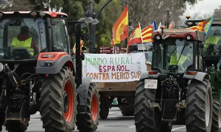 «Βράζει» η Ισπανία: 25.000 αγρότες στους δρόμους κατά της ΕΕ