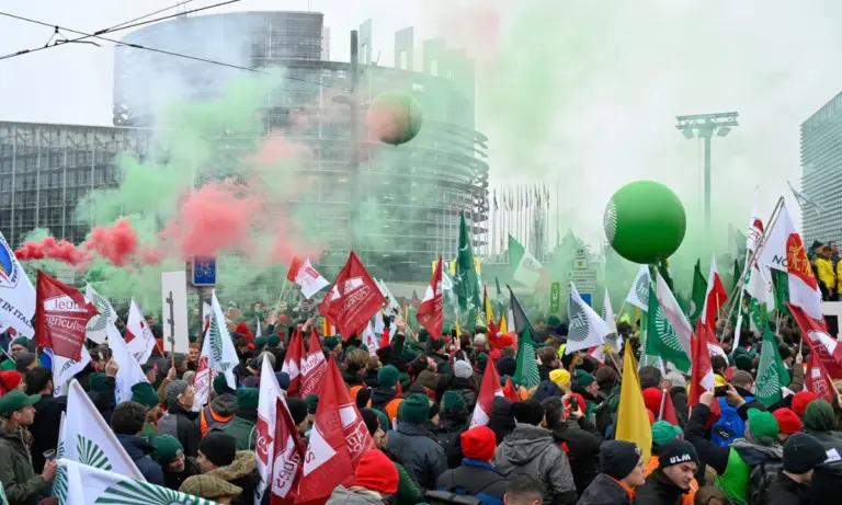 Mercosur: Το Ευρωκοινοβούλιο «παγώνει» τη συμφωνία και τη στέλνει στο Δικαστήριο της ΕΕ – Τι σημαίνει για αγρότες και εισαγωγές