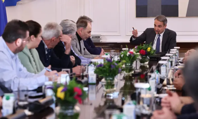 Μητσοτάκης: «Ανοίξαμε νέο δρόμο» – Δέσμευση για το φθηνότερο ρεύμα στην Ευρώπη και αφορολόγητο πετρέλαιο