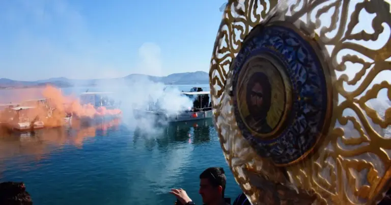 Θεοφάνεια στην Ύπαιθρο: Από τους «Αράπηδες» και την Καμήλα, στα Ιερά Πορτοκάλια – 8 μοναδικά έθιμα