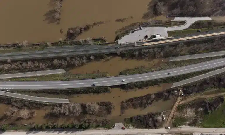 Στο «κόκκινο» ο Έβρος: Κρίσιμες ώρες στο Σουφλί για να σωθούν 40.000 στρέμματα