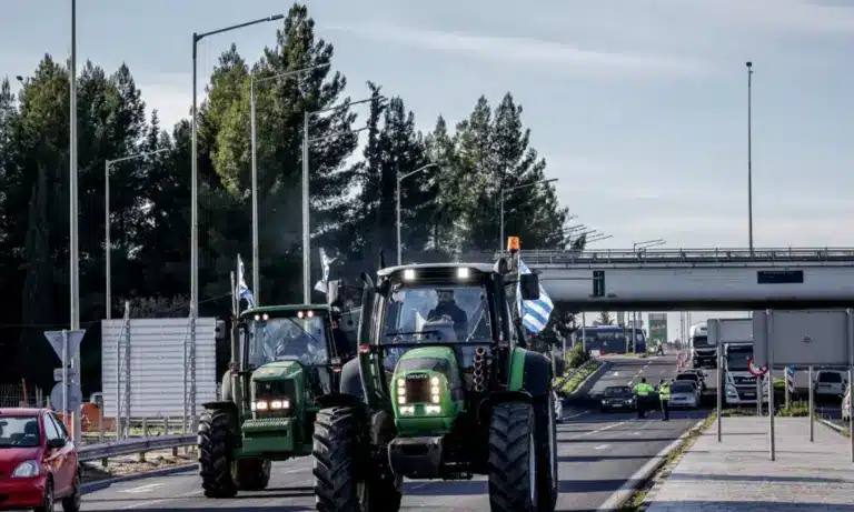 Στους δρόμους με τρακτέρ η Αγιά: Διεκδικούν αποζημιώσεις ad hoc για μήλα, κάστανα και αχλάδια