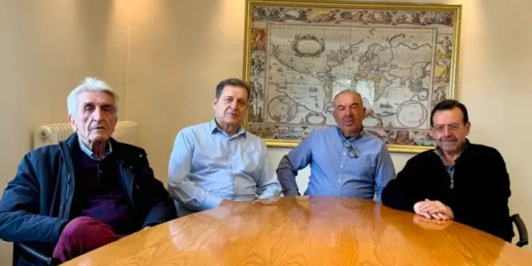 Ιστορική συμφωνία: Έπεσαν οι υπογραφές για τη Διεπαγγελματική Οργάνωση Ροδακίνων