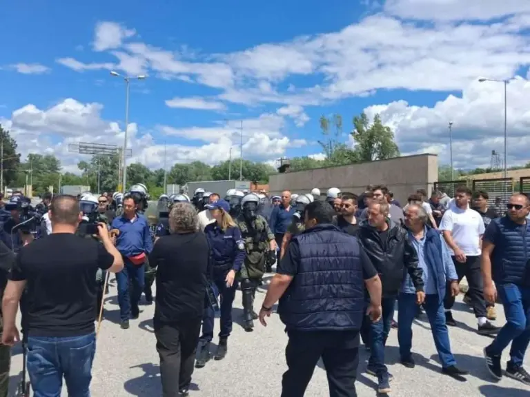 Εκρηκτικό κλίμα στον πρωτογενή τομέα: Χημικά στους αγρότες εν μέσω κρίσης ρευστότητας