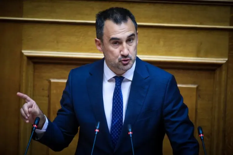 Χαρίτσης: 750 θέσεις δακοκτονίας εγκρίθηκαν — αλλά κανείς δεν ξέρει πότε ξεκινά