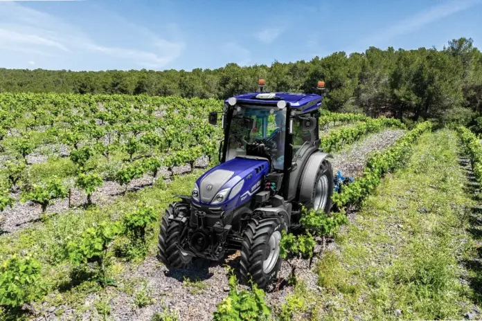 Το New Holland T4.120F Auto Command σε αμπελώνα