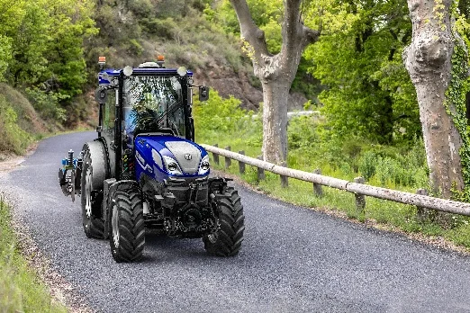 Το T4.120F σε επαρχιακό δρόμο