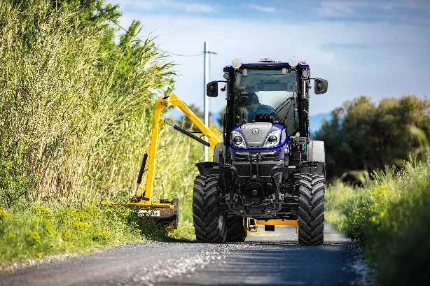 Το T4.120F με πλευρικό χορτοκοπτικό